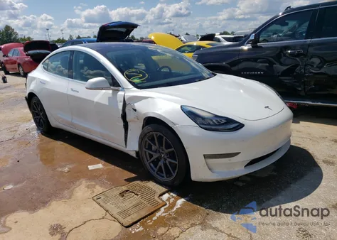 2018 Tesla Model 3 из США, поврежденный, VIN 5YJ3E1EB6JF066912